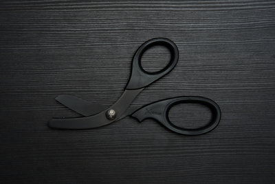 XSHEAR Heavy duty trauma shears, black handels, black titanium coated blades