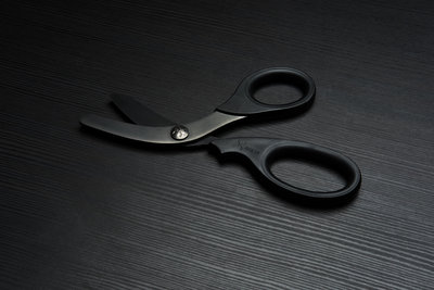 XSHEAR Heavy duty trauma shears, black handels, black titanium coated blades